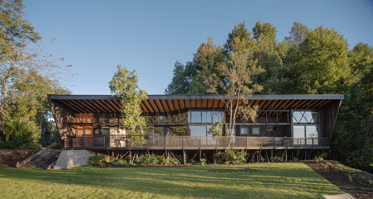 Above Water, Slope, and Forest: Elevated Architecture in Latin America - Image 13 of 17
