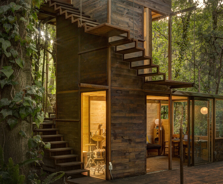 Above Water, Slope, and Forest: Elevated Architecture in Latin America - Image 11 of 17