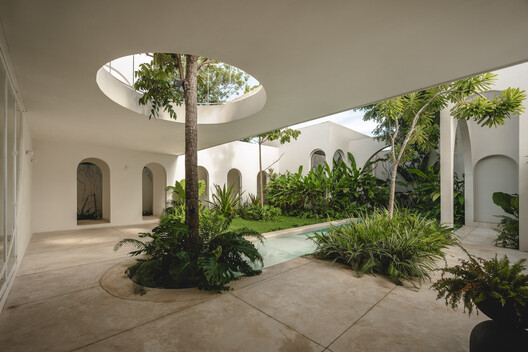 Casa Eclipse / Etea + Ghostframe - Fotografía interior, Patio interior