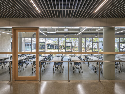 Care and Wellness Center for the Elderly and Disabled  / sol89 - Interior Photography, Glass