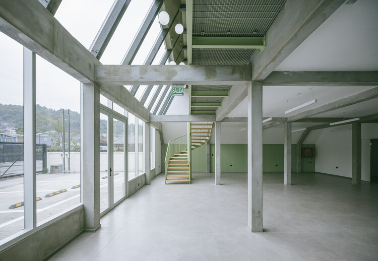 Edificio Mampara / RR & PZ - Arquitectura De Uso Mixto