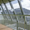 Edificio Mampara / RR & PZ - Fotografía interior, Arquitectura De Uso Mixto, Barandas, Escaleras