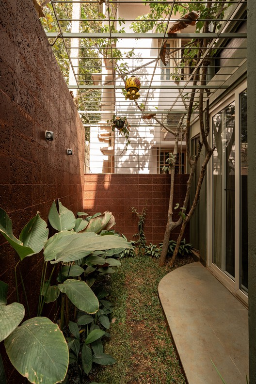 Srila House / Wright Inspires - Interior Photography, Brick, Courtyard