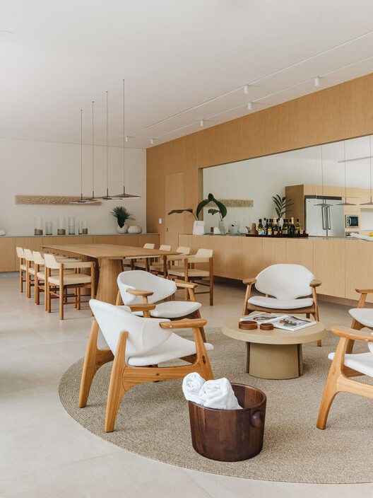 Iporanga House / Nati Minas & Studio - Interior Photography, Dining room, Wood, Chair, Table