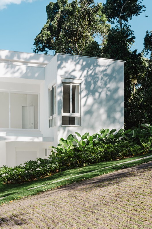 Iporanga House / Nati Minas & Studio - Exterior Photography, Garden
