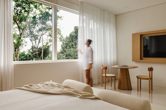 Iporanga House / Nati Minas & Studio - Interior Photography, Bedroom, Lighting, Bed