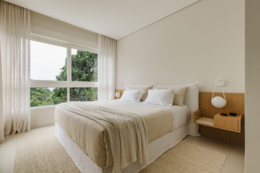 Iporanga House / Nati Minas & Studio - Interior Photography, Bedroom, Bed, Wood
