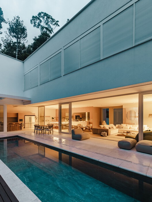Iporanga House / Nati Minas & Studio - Exterior Photography, Concrete, Courtyard