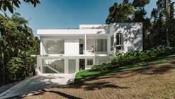 Casa Iporanga / Nati Minas & Studio