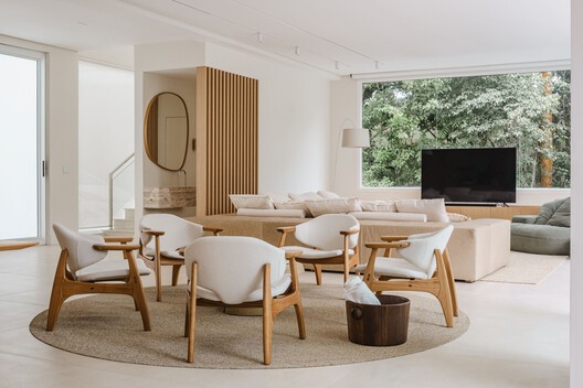 Iporanga House / Nati Minas & Studio - Interior Photography, Dining room, Wood, Chair, Table, Lighting