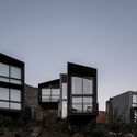 Pueblo la Dehesa / Lira y Tuckermann Arquitectos - Alojamiento