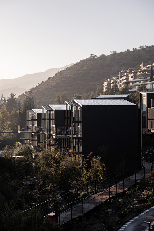 Pueblo la Dehesa / Lira y Tuckermann Arquitectos + Court Estudio - Fotografía exterior
