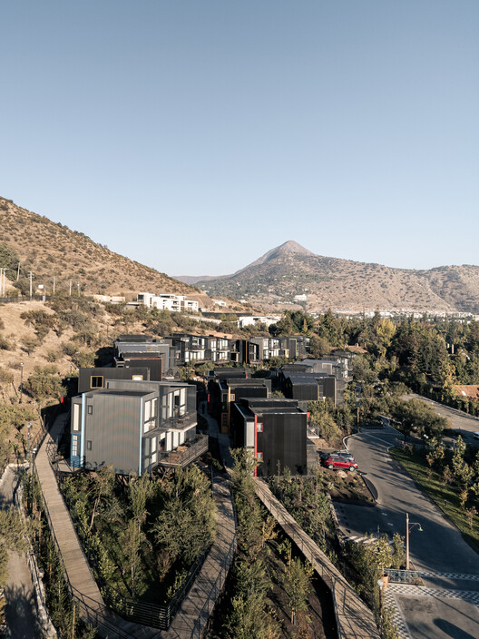 Pueblo la Dehesa / Lira y Tuckermann Arquitectos + Court Estudio - Fotografía exterior