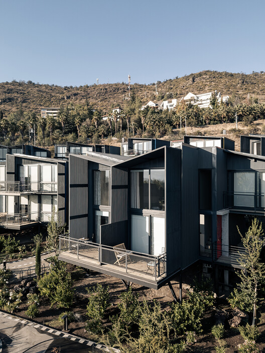 Pueblo la Dehesa / Lira y Tuckermann Arquitectos + Court Estudio - Fotografía exterior