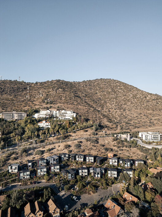 Pueblo la Dehesa / Lira y Tuckermann Arquitectos + Court Estudio - Fotografía exterior