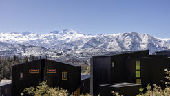 Pueblo la Dehesa / Lira y Tuckermann Arquitectos + Court Estudio