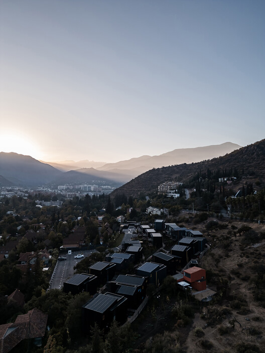 Pueblo la Dehesa / Lira y Tuckermann Arquitectos + Court Estudio - Imagen 19 de 36