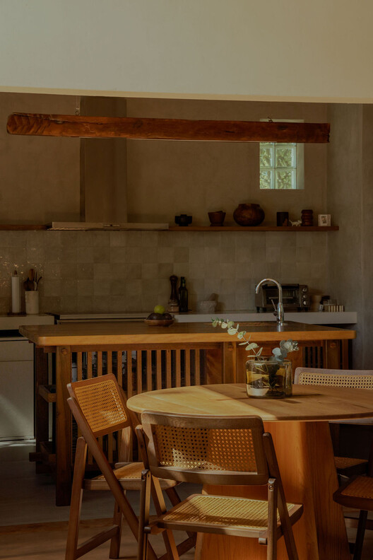Casa Domitia / FMT Estudio Casa Domitia / FMT Estudio - Fotografia de Interiores, Sala de Jantar, Madeira, Iluminação, Mesa, Cadeira, Bancada
