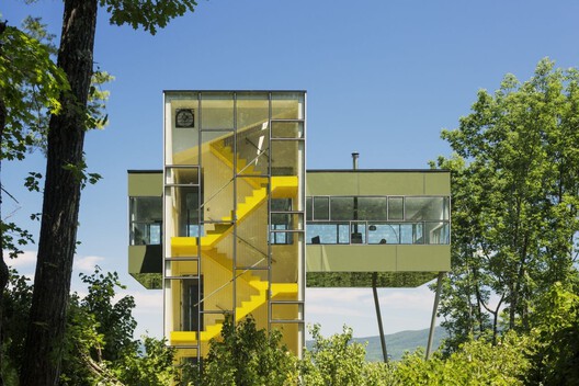 Building with the Landscape: Non-Invasive Design Strategies for Steep Terrain - Image 60 of 81