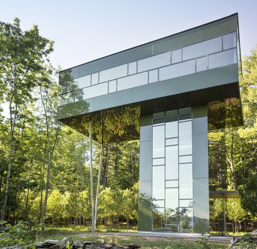 Building with the Landscape: Non-Invasive Design Strategies for Steep Terrain - Image 12 of 81