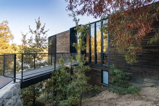 Building with the Landscape: Non-Invasive Design Strategies for Steep Terrain - Image 62 of 81