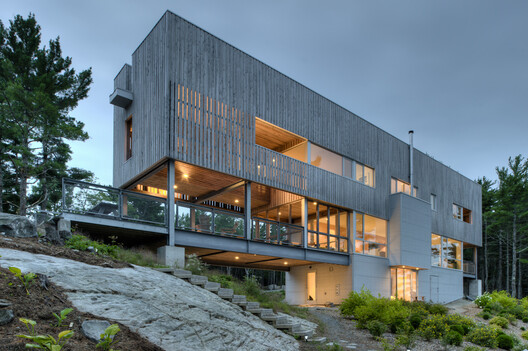 Building with the Landscape: Non-Invasive Design Strategies for Steep Terrain - Image 4 of 81