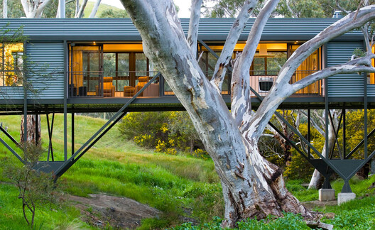Building with the Landscape: Non-Invasive Design Strategies for Steep Terrain - Image 27 of 81