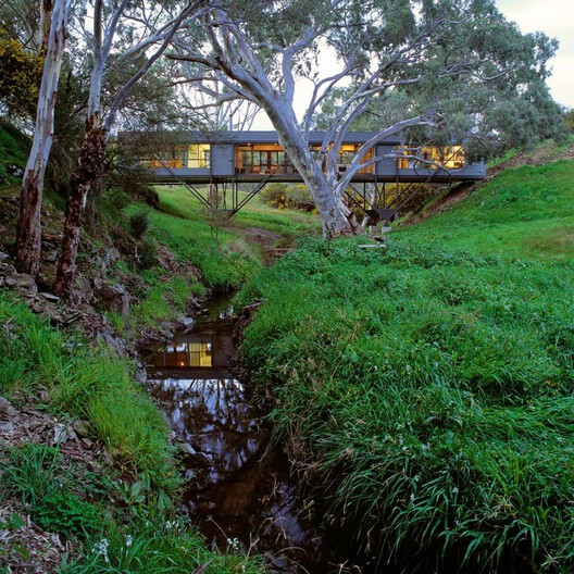 Building with the Landscape: Non-Invasive Design Strategies for Steep Terrain - Image 36 of 81
