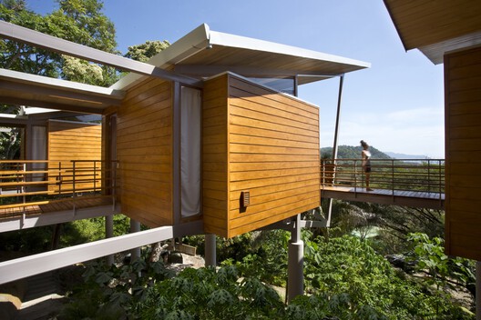 Building with the Landscape: Non-Invasive Design Strategies for Steep Terrain - Image 3 of 81