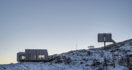 Building with the Landscape: Non-Invasive Design Strategies for Steep Terrain - Image 52 of 81