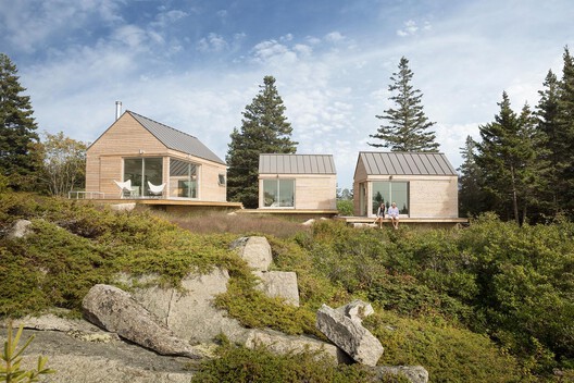 Building with the Landscape: Non-Invasive Design Strategies for Steep Terrain - Image 42 of 81