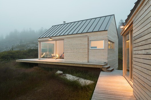 Building with the Landscape: Non-Invasive Design Strategies for Steep Terrain - Image 51 of 81