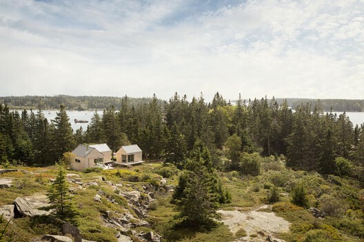 Building with the Landscape: Non-Invasive Design Strategies for Steep Terrain - Image 23 of 81