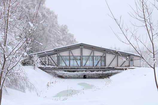 Building with the Landscape: Non-Invasive Design Strategies for Steep Terrain - Image 25 of 81