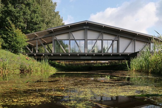 Building with the Landscape: Non-Invasive Design Strategies for Steep Terrain - Image 50 of 81
