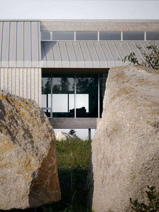 Building with the Landscape: Non-Invasive Design Strategies for Steep Terrain - Image 40 of 81