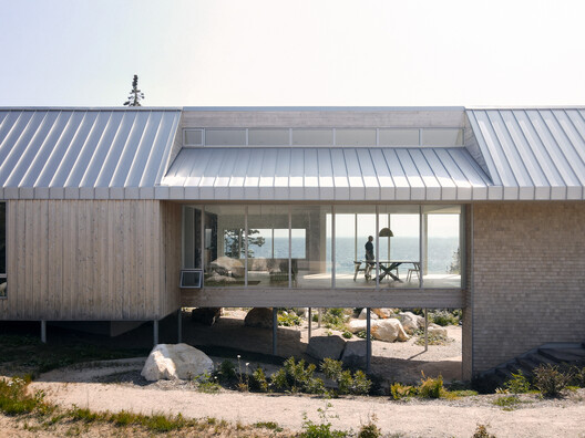 Building with the Landscape: Non-Invasive Design Strategies for Steep Terrain - Image 22 of 81