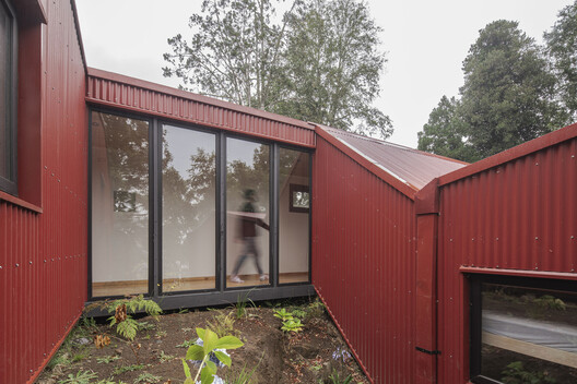 Building with the Landscape: Non-Invasive Design Strategies for Steep Terrain - Image 49 of 81