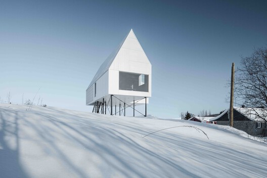 Building with the Landscape: Non-Invasive Design Strategies for Steep Terrain - Image 77 of 81