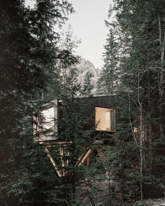 Building with the Landscape: Non-Invasive Design Strategies for Steep Terrain - Image 73 of 81