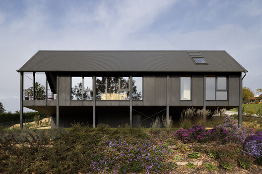 Building with the Landscape: Non-Invasive Design Strategies for Steep Terrain - Image 71 of 81