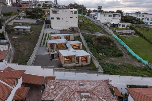 Building with the Landscape: Non-Invasive Design Strategies for Steep Terrain - Image 67 of 81