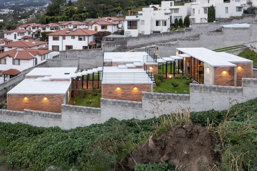 Building with the Landscape: Non-Invasive Design Strategies for Steep Terrain - Image 66 of 81