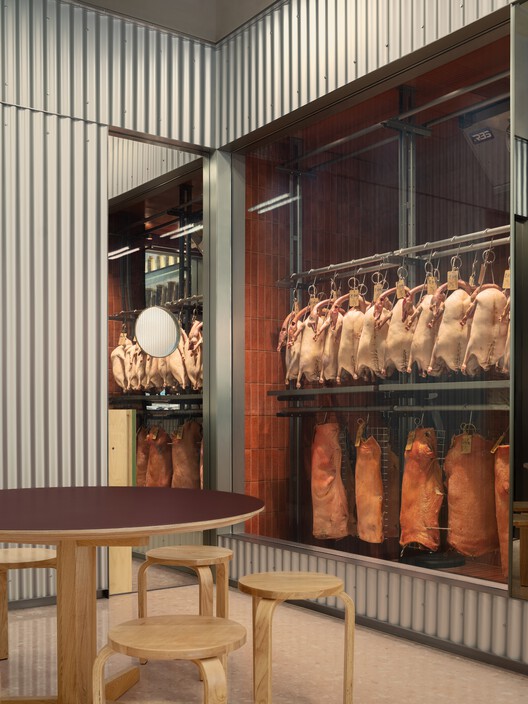 Yunju Roast Meat Restaurant / LUKSTUDIO Yunju Roast Meat Restaurant / LUKSTUDIO - Image 10 of 24