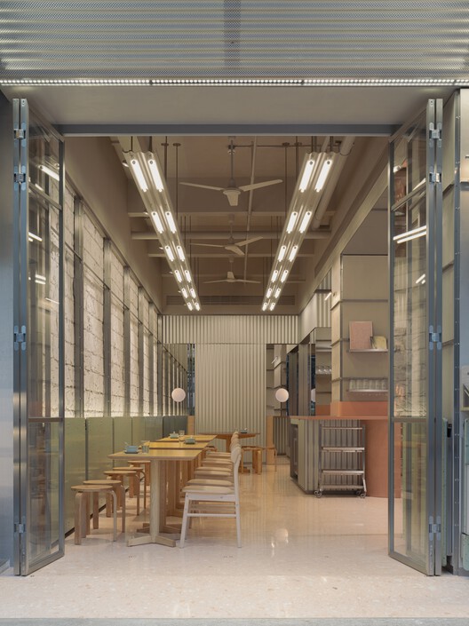 Yunju Roast Meat Restaurant / LUKSTUDIO Yunju Roast Meat Restaurant / LUKSTUDIO - Interior Photography, Wood, Lighting, Glass