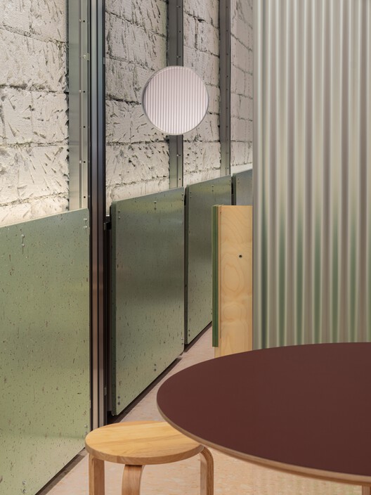 Yunju Roast Meat Restaurant / LUKSTUDIO Yunju Roast Meat Restaurant / LUKSTUDIO - Interior Photography, Chair