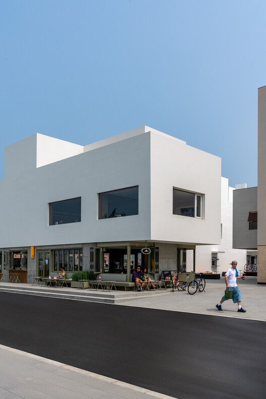 SAANCI Coffee (Aranya North Bay Store) / NUC Studio - Exterior Photography, Concrete