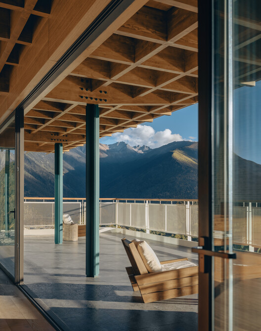 Kawagebo Snow Mountain Hotel / Moguang Studio - Interior Photography, Column, Beam