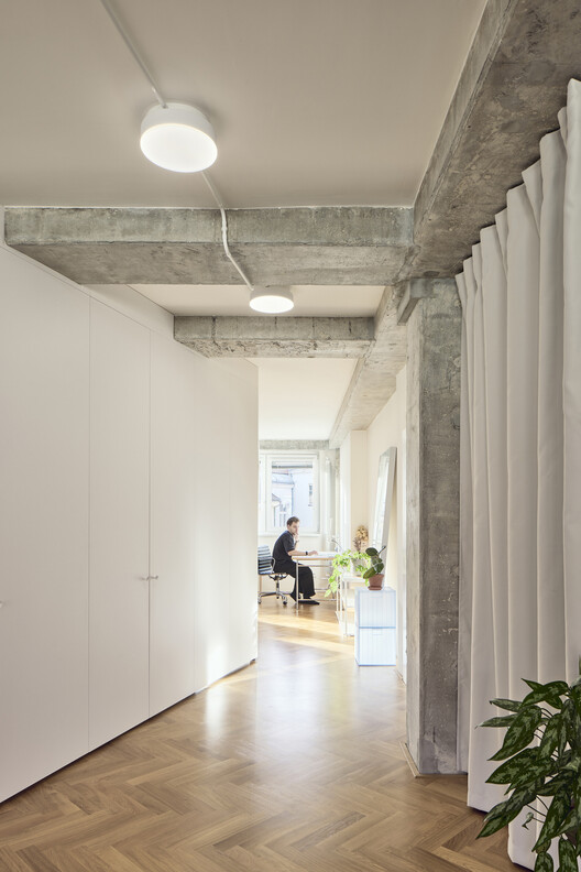 No-Wall Apartment / RDTH architekti - Interior Photography, Lighting, Chair