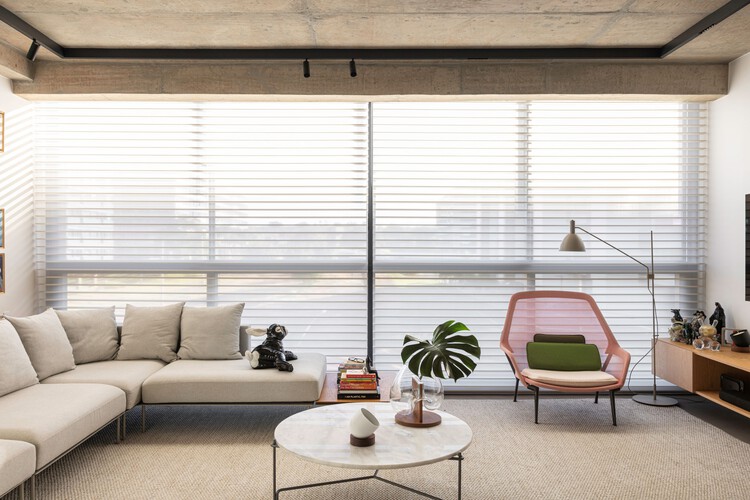 Apartamento Esplanada Rosa / Bloco Arquitetos - Fotografía de interiores, salón, sillones, iluminación, sillas